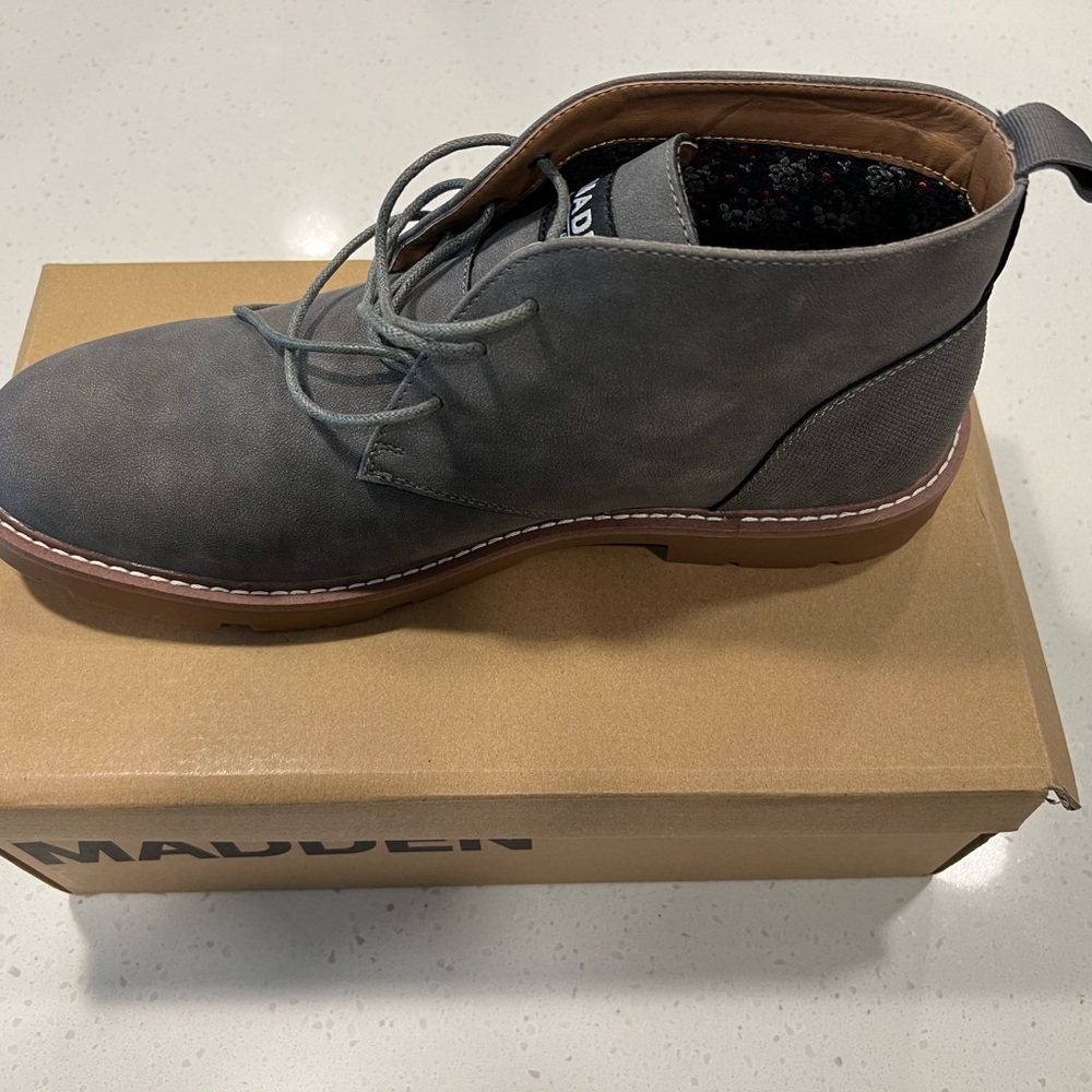 Steve Madden Size 11 Gray Suede Chukka Boots NEW